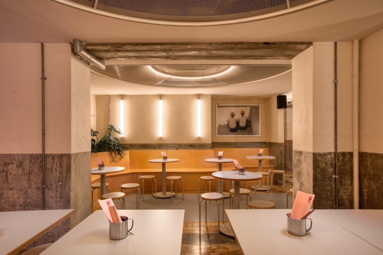 Hotel Momo's